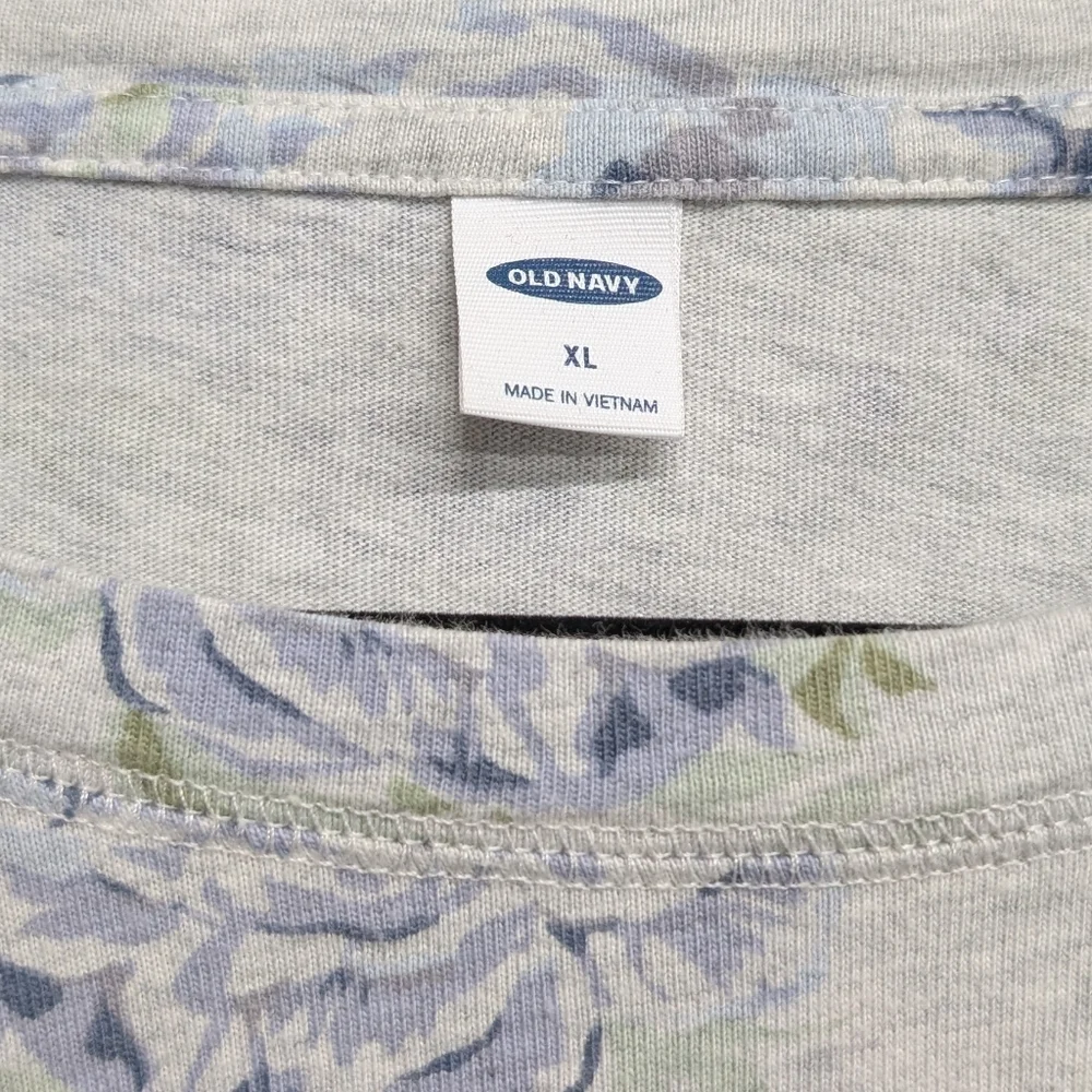 Old Navy heathered grey purple flower and green leaf print relaxed tee XL - Picture 4 of 4